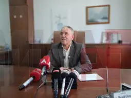 Кура прес-конференција